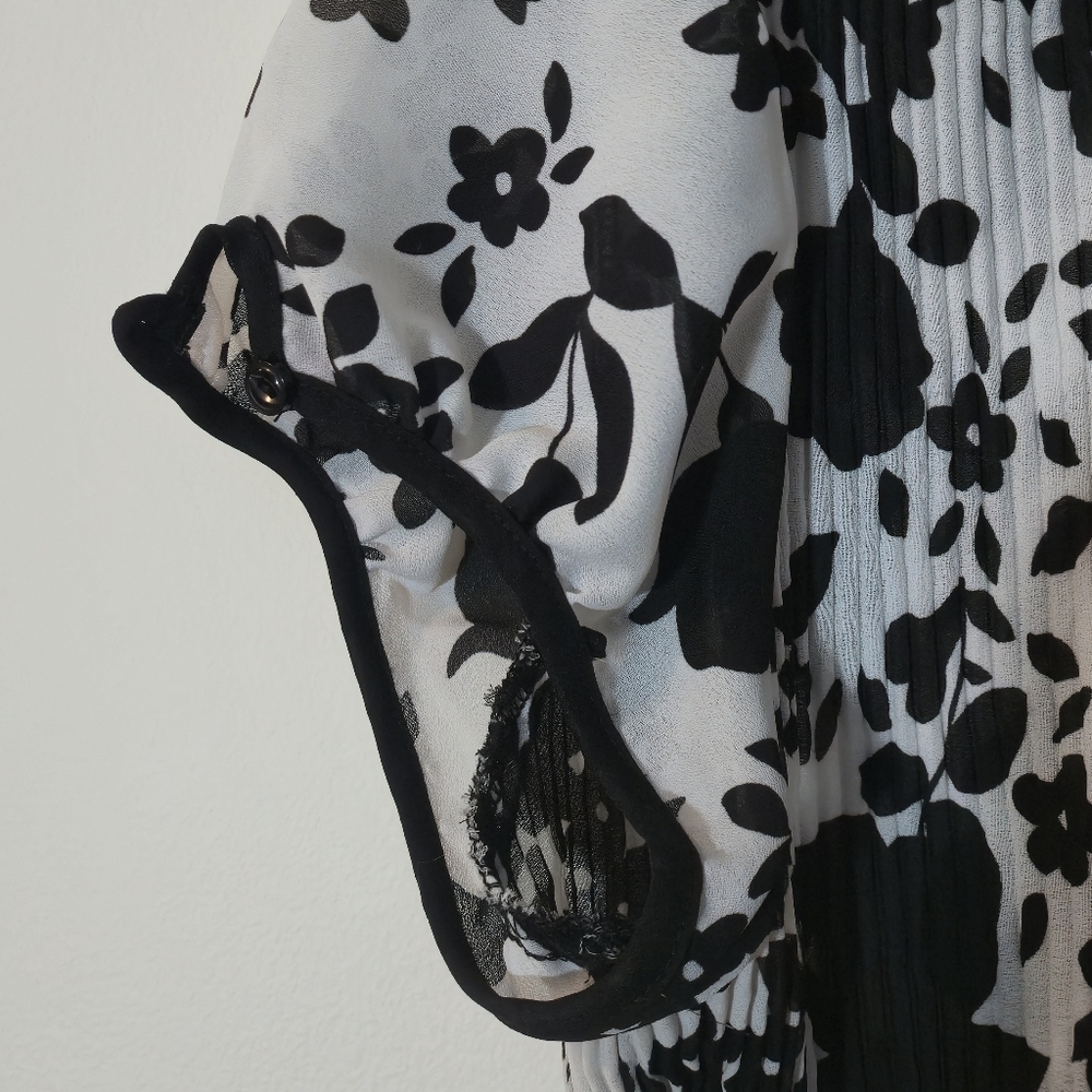 Denver Hayes XL Floral Blouse Black White Short Sleeve Plissé Pleated Transition - Picture 12 of 16
